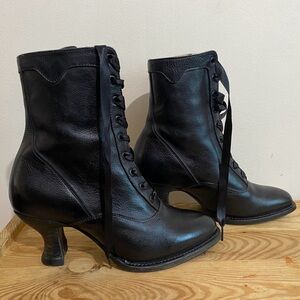 Victorian style leather boots - size 8